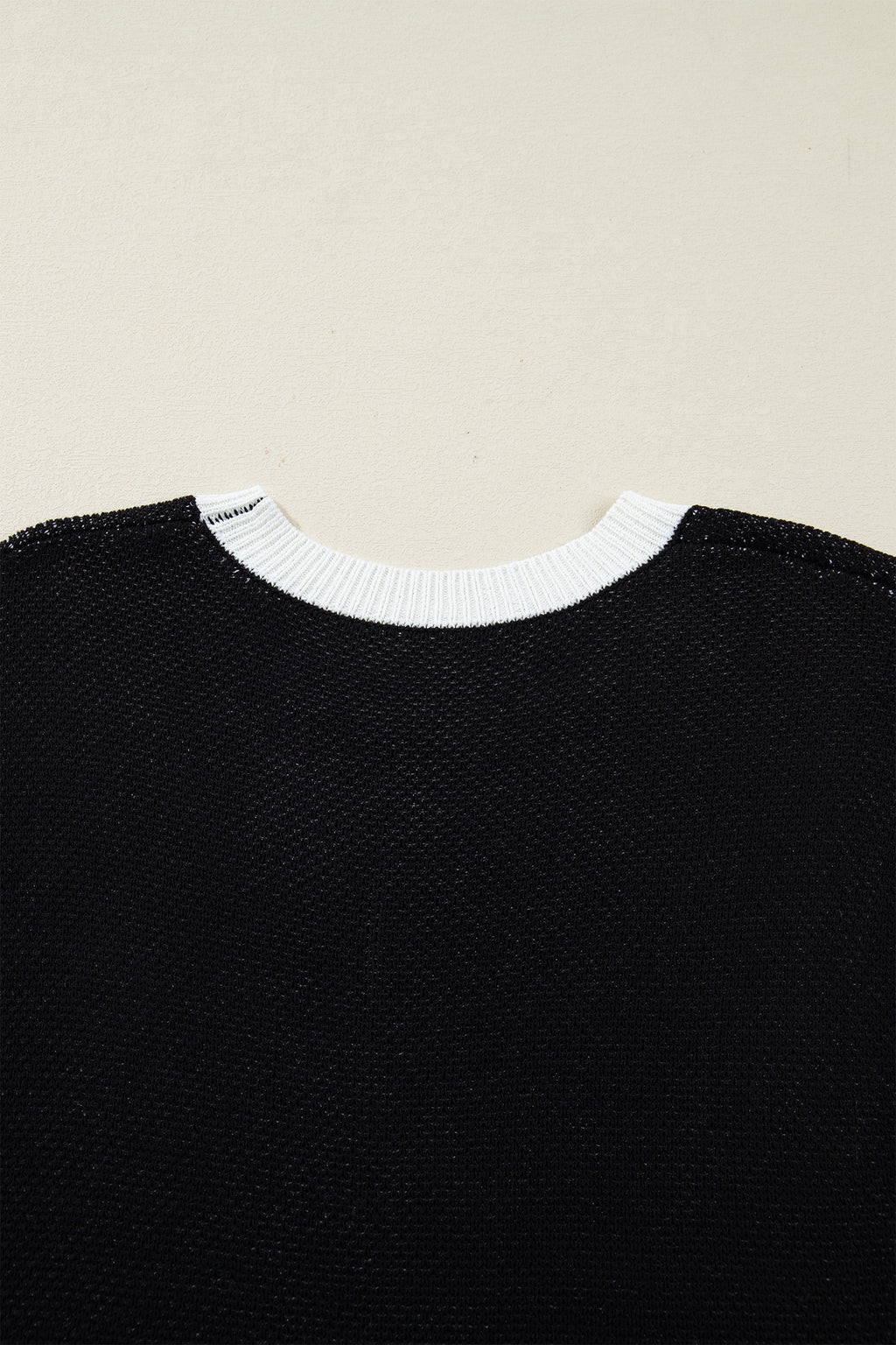Black Horse Shoe Pattern Contrast Trim Short Sleeve Sweater